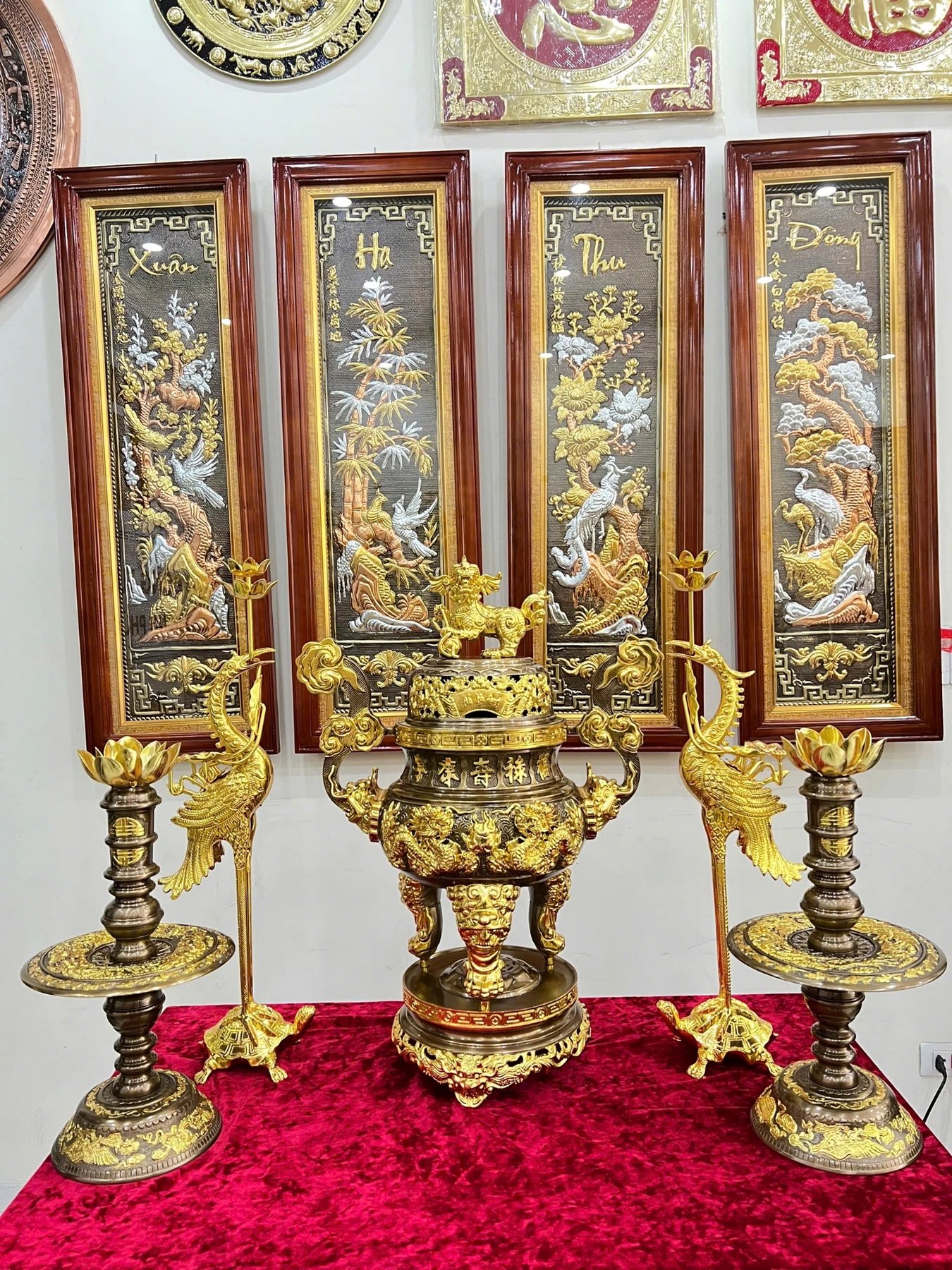 Bộ đỉnh nắp Cuốn Thư dát vàng điểm – bố cục 5 món.