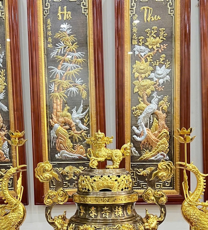 Chi tiết đỉnh trung tâm và nắp Cuốn Thư.