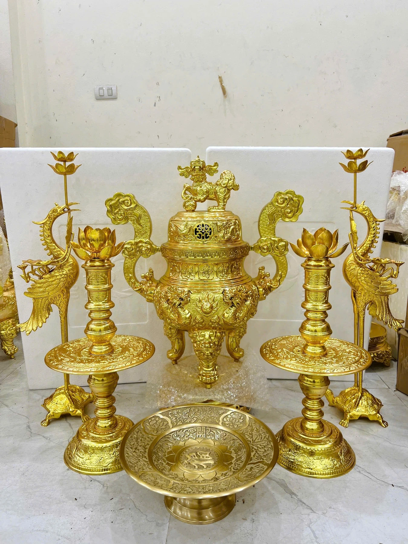Một góc trưng bày khác của bộ nắp Tứ Linh.