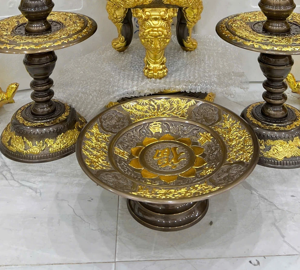 Mâm bồng phối cùng bộ đỉnh.