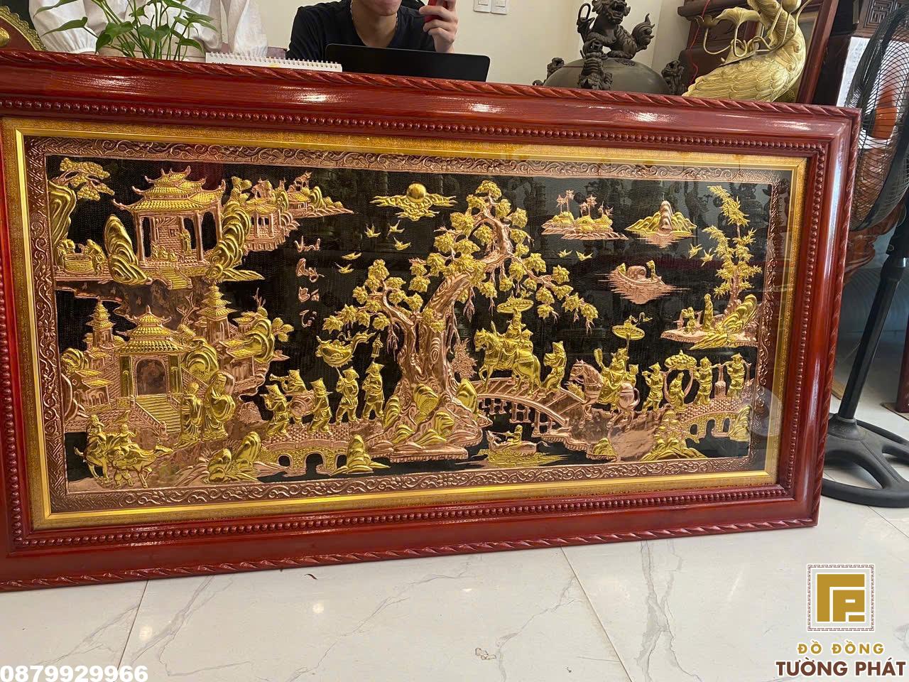 Tranh đồng vinh quy bái tổ nền đen mạ vàng