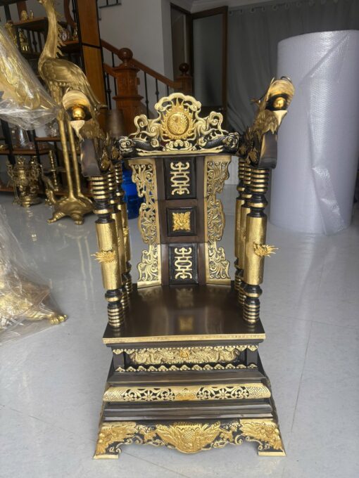 Ngai thờ đồng chạm rồng mặt trước