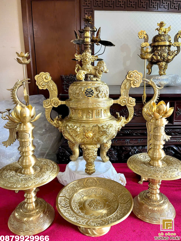 Bộ đỉnh đồng màu vàng bàn giao tại gia đình khách hàng