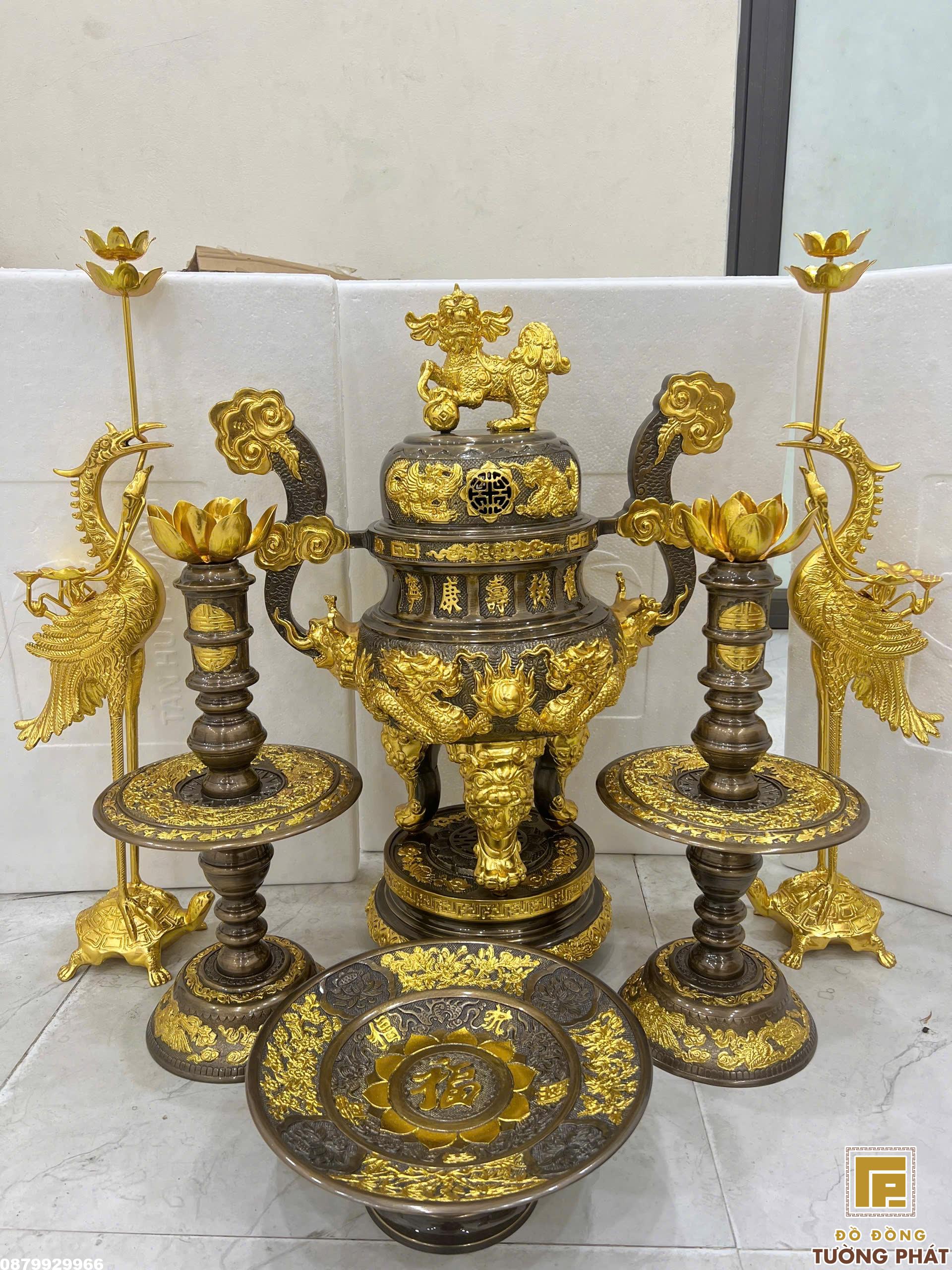 Bộ đỉnh đồng dát vàng điểm tứ linh nhìn chính diện