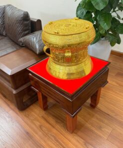 Trống đồng Đông Sơn dát vàng trang trí phòng khách