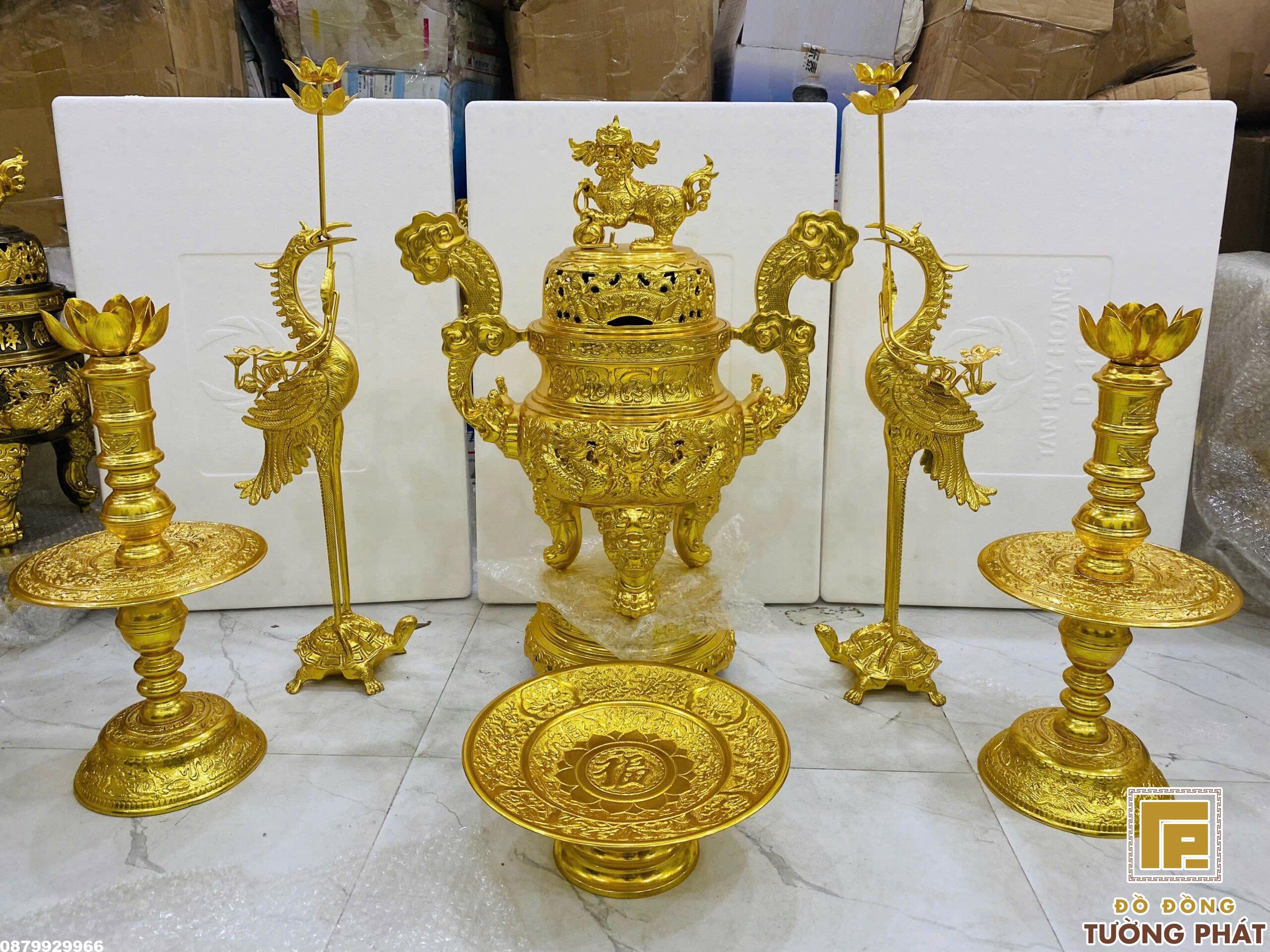 Bộ đỉnh đồng dát vàng nắp cuốn thư chuẩn bị giao