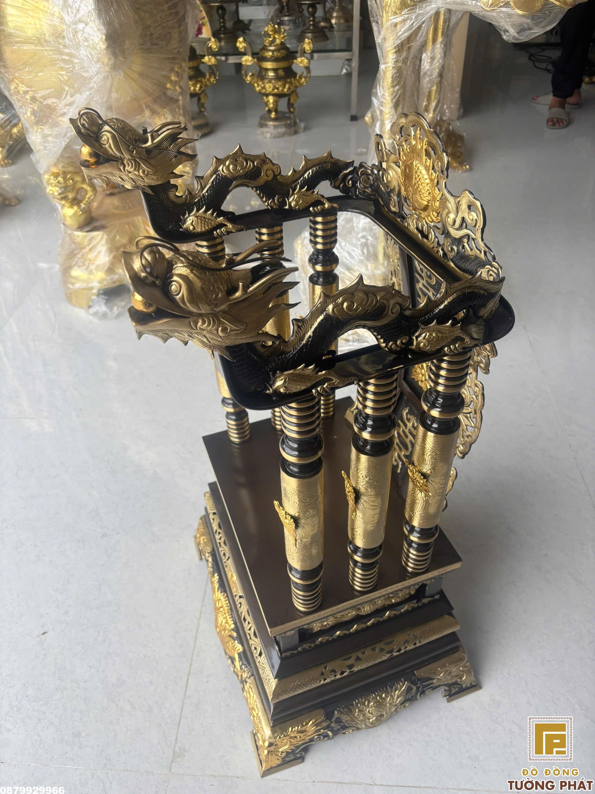 Ngai thờ đồng nhìn từ góc nghiêng