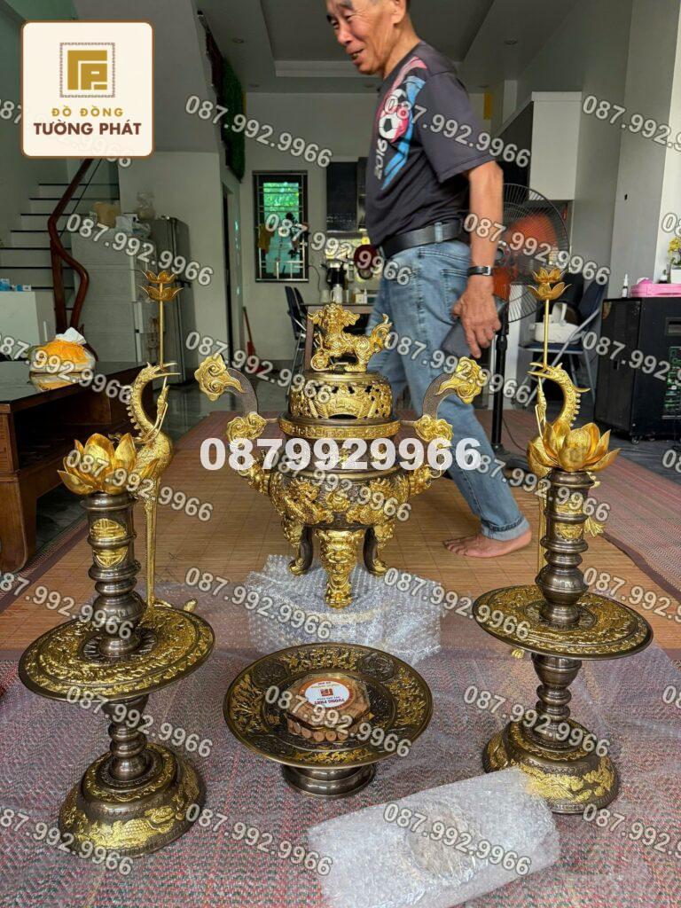 Bàn giao bộ đỉnh đồng tại nhà khách hàng