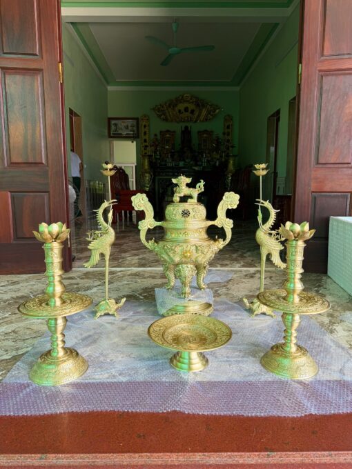 Bộ đỉnh đồng màu vàng tứ linh bàn giao cho khách