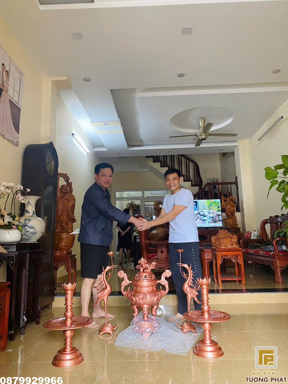 Ảnh bàn giao bộ ngũ sự đồng đỏ nguyên bản cho khách hàng