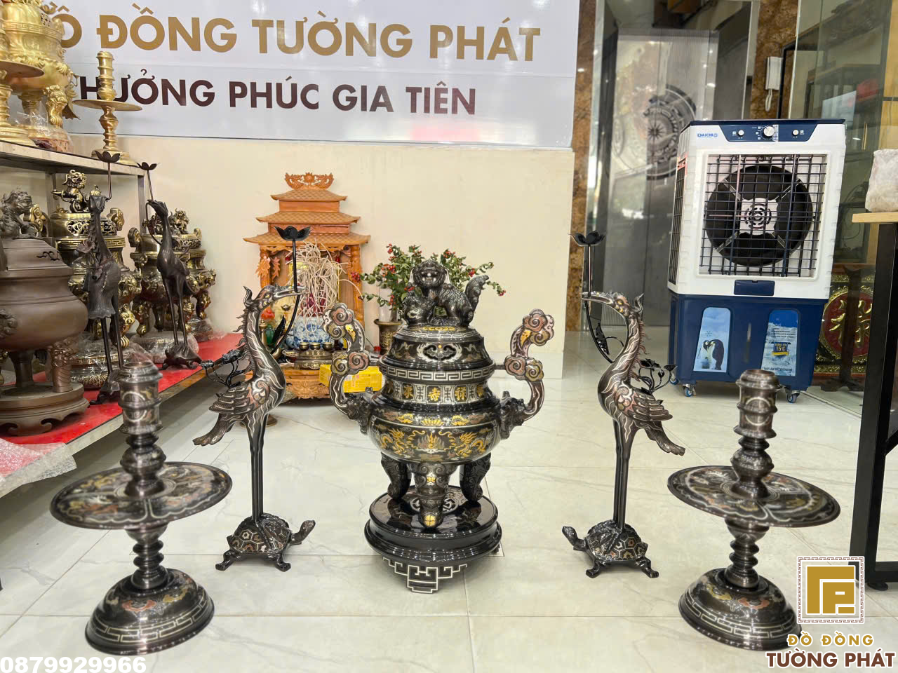 Bộ ngũ sự đồng đỏ khảm ngũ sắc tại cửa hàng Tường Phát